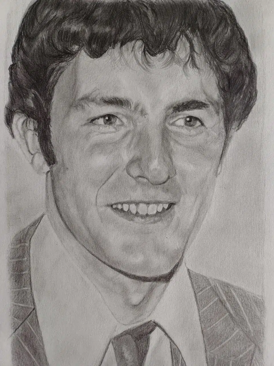 Retrato a lápiz de un joven de los años setenta con traje y corbata, estilo vintage