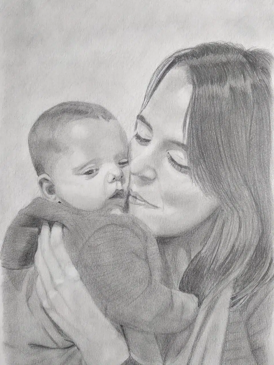 Retrato a lápiz de una madre besando con ternura a su bebé en la mejilla