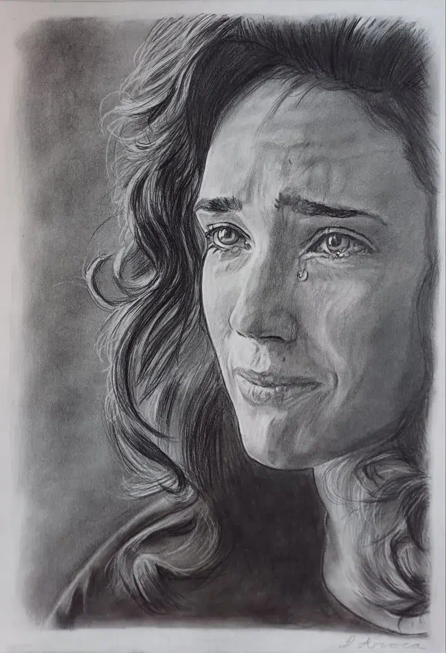 Retrato a lápiz de una mujer con cabello largo llorando con una lágrima en la mejilla