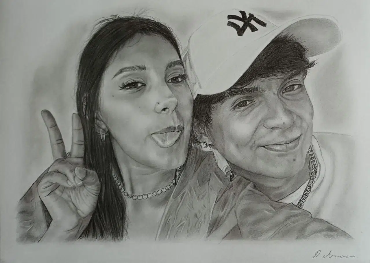 Retrato a lápiz de una pareja joven, ella sacando la lengua y él con gorra de los New York Yankees
